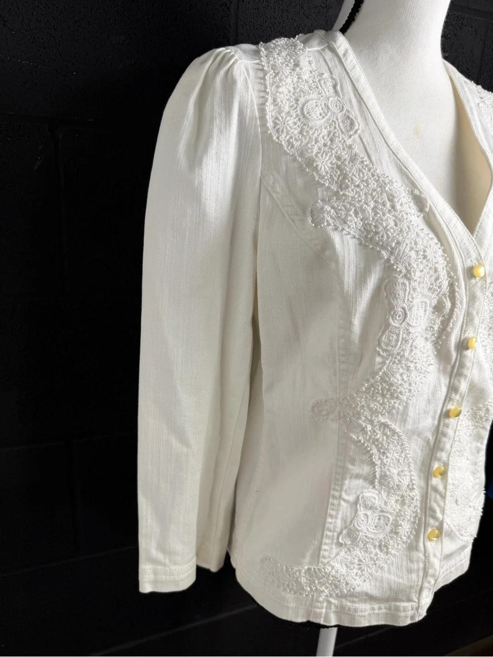 Chaps White Embroidered Button-Front Women’s Shirt/Jacket , puff sleeve NWT Med